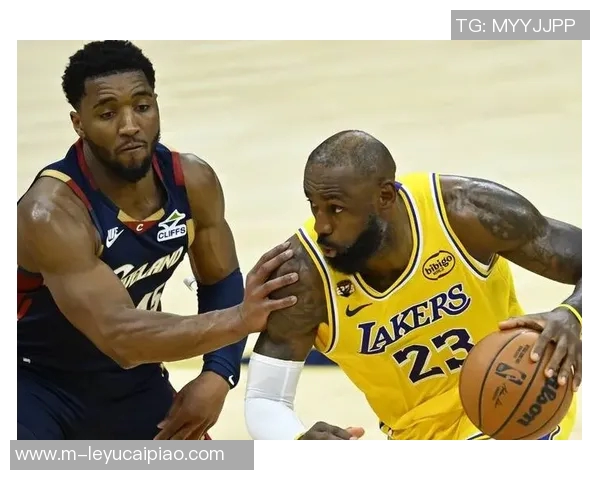 篮网与骑士加时赛激战连连球员表现引发球迷热议